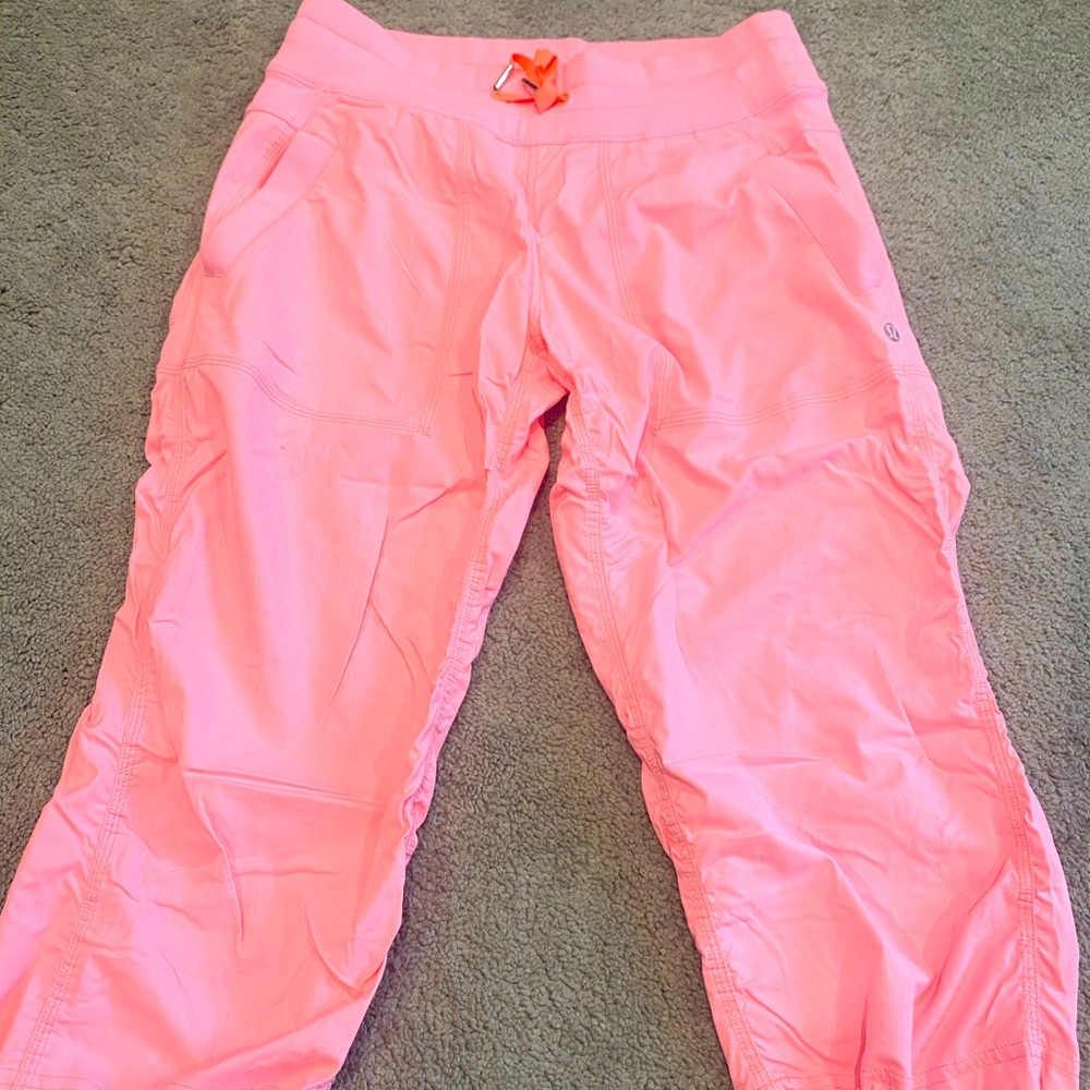 Lululemon peach capris